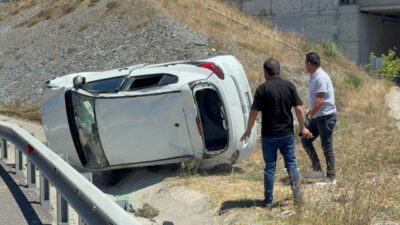 İSTANBUL (AA) – Başakşehir'de, yol kenarındaki bariyerlere çarpıp yeşil alana