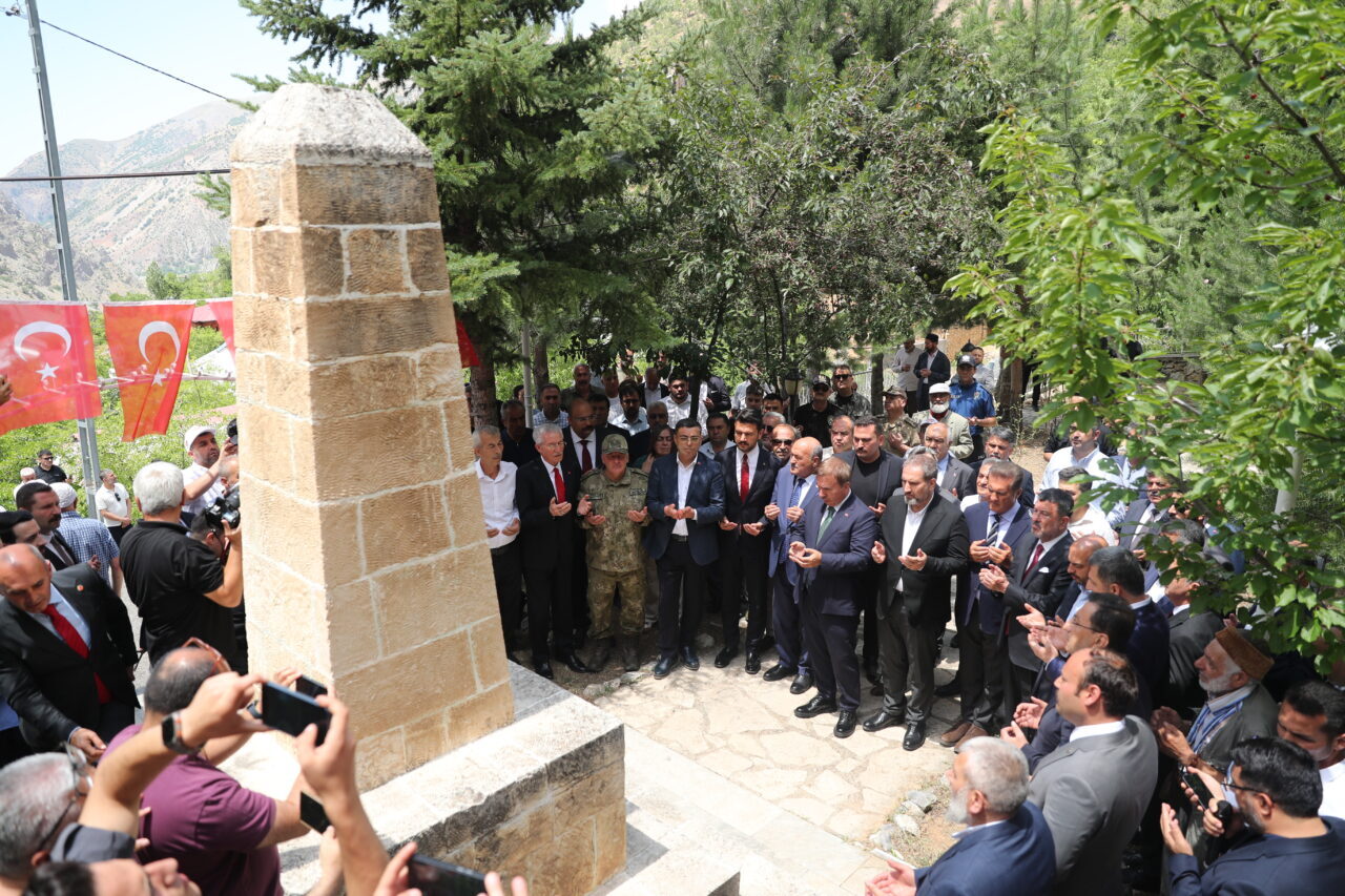 - Erzincan Valisi Hamza Aydoğdu:
- "5 Temmuz 1993 takvimlerin sustuğu,
