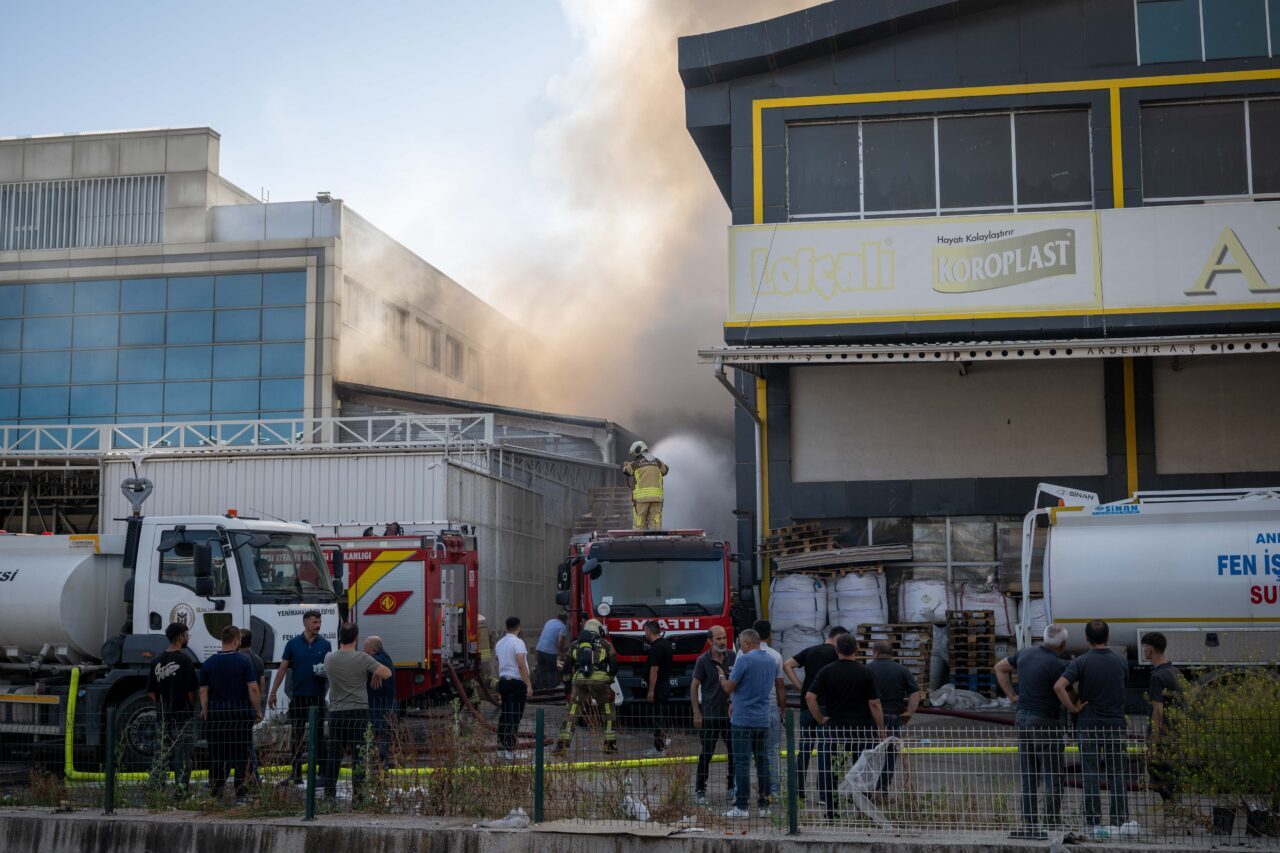 ANKARA (AA) – Ankara'nın Yenimahalle ilçesinde bir depoda çıkan yangına