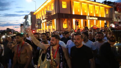 EDİRNE (AA) – 665. Tarihi Kırkpınar Yağlı Güreşleri finalinde Feyzullah