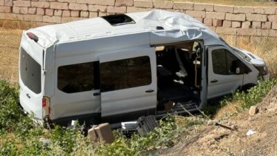 BATMAN (AA) – Batman'ın Gercüş ilçesinde minibüs ile otomobilin çarpışması