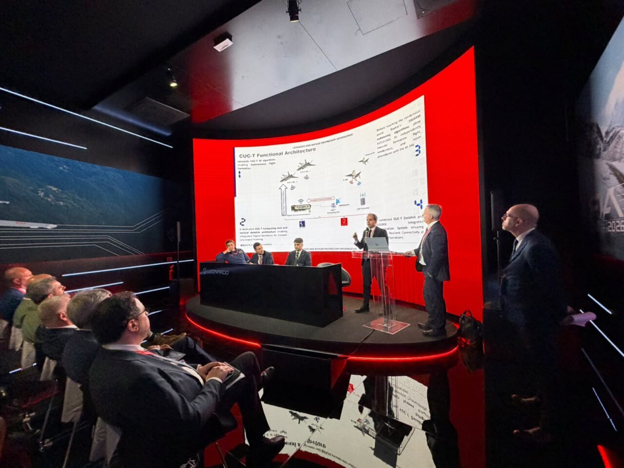 - Dünyanın en köklü havacılık ve savunma fuarlarından Farnborough Airshow'da