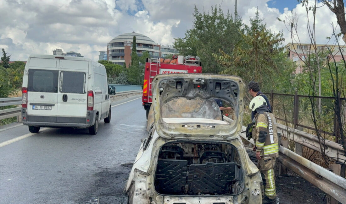İSTANBUL (AA) – Bayrampaşa'da seyir halindeyken alev alan otomobil kullanılamaz