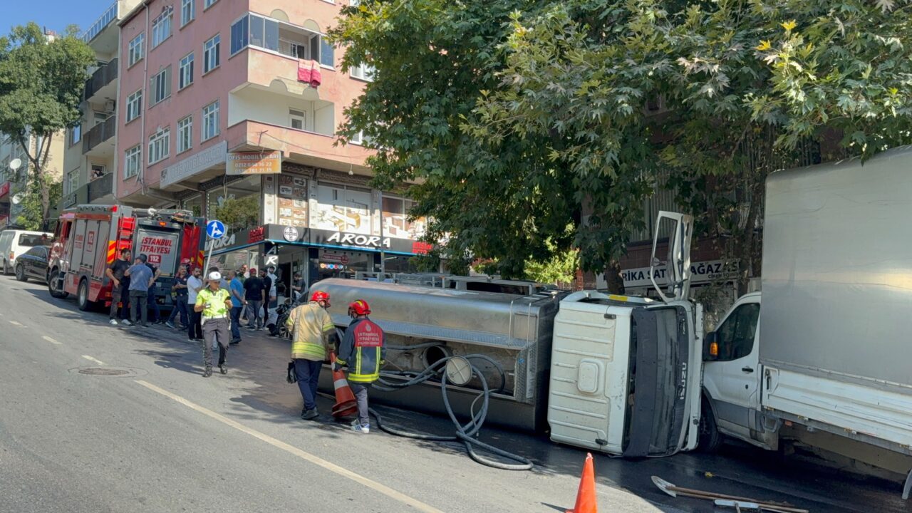 İSTANBUL (AA) – Bayrampaşa'da su tankerinin çarptığı hafif ticari aracın