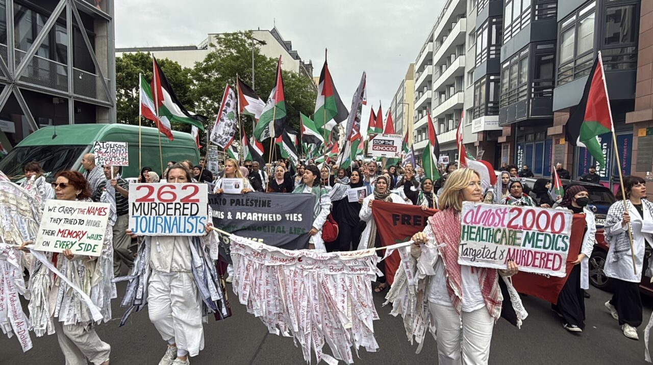 BERLİN (AA) – Almanya'nın başkenti Berlin'de Filistin'e destek gösterisi düzenlendi.
