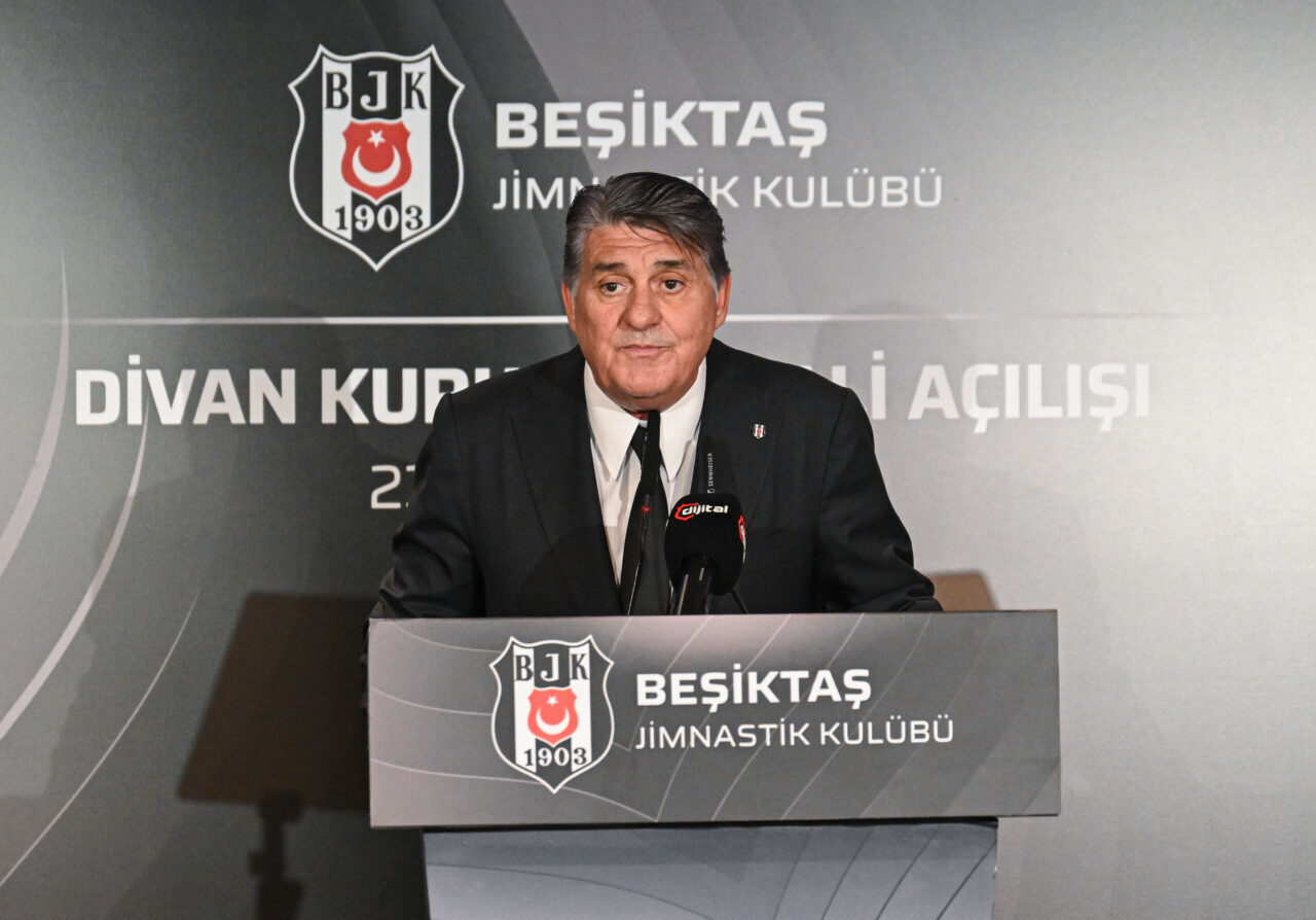 - Beşiktaş Divan Kurulu Başkanı Ahmet Ürkmezgil:
"Çok şükür ki Beşiktaşlıların