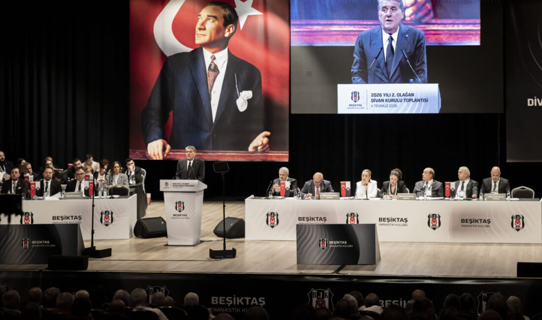 - Kulüp başkanı Serdal Adalı:
"Futbol direktörümüz Önder Özen ve teknik