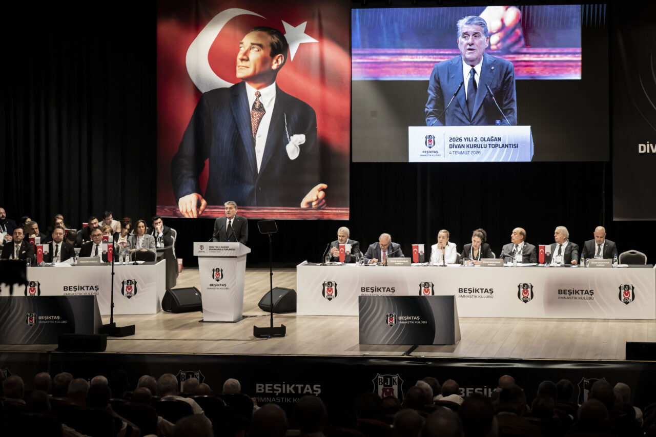 - Kulüp başkanı Serdal Adalı:
"Futbol direktörümüz Önder Özen ve teknik