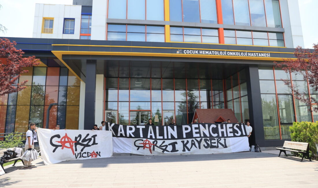 KAYSERİ (AA) – Beşiktaş taraftar grupları Kayseri'de Erciyes Üniversitesi (ERÜ)