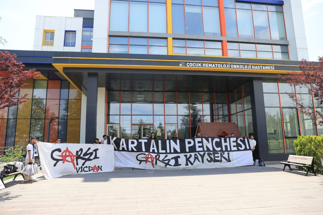 KAYSERİ (AA) – Beşiktaş taraftar grupları Kayseri'de Erciyes Üniversitesi (ERÜ)