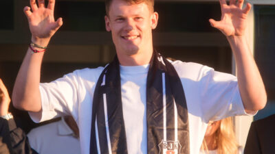 - Alexander Nübel ve Doğan Alemdar'ı siyah-beyazlı taraftar taraftarlar karşıladı