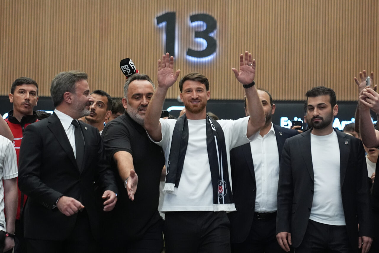 İSTANBUL (AA) – Beşiktaş'ın prensip anlaşmasına varıldığını duyurduğu milli futbolcu