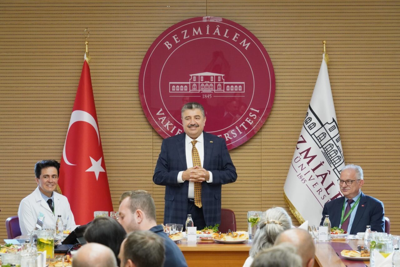 - Bezmialem Vakıf Üniversitesi Rektörü Prof. Dr. Adem Akçakaya:
- "200
