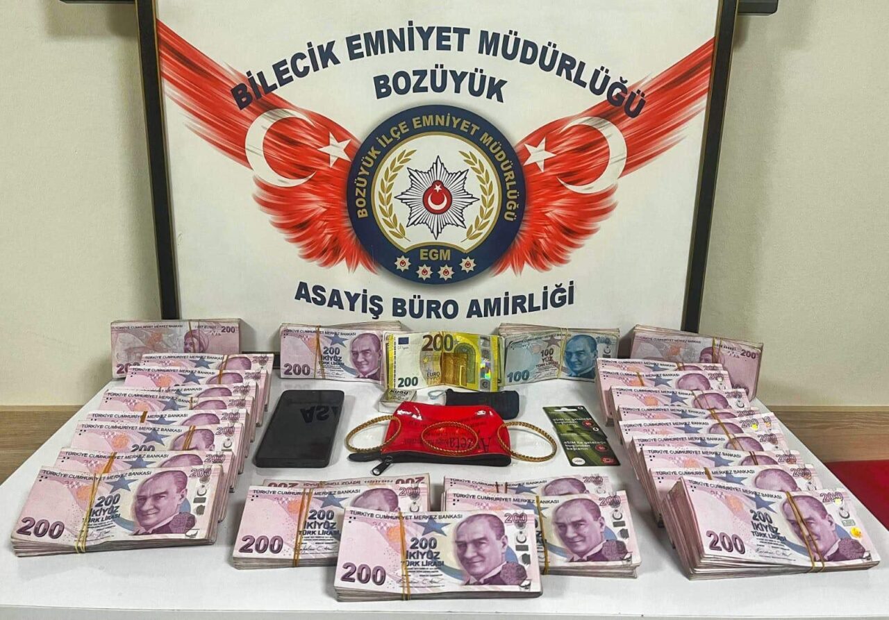 BİLECİK (AA) – Bilecik'in Bozüyük ilçesinde, kendisini askeri personel olarak