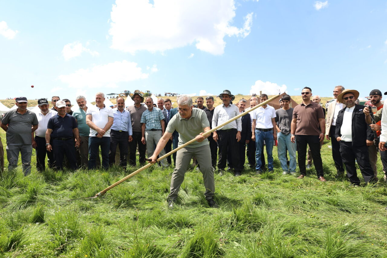 BİNGÖL (AA) – Bingöl Valisi Cahit Çelik, Çotla Dağları'nda düzenlenen