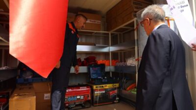 - Vali Cahit Çelik:
- "Bu konteynerlerde 48 farklı malzeme var.