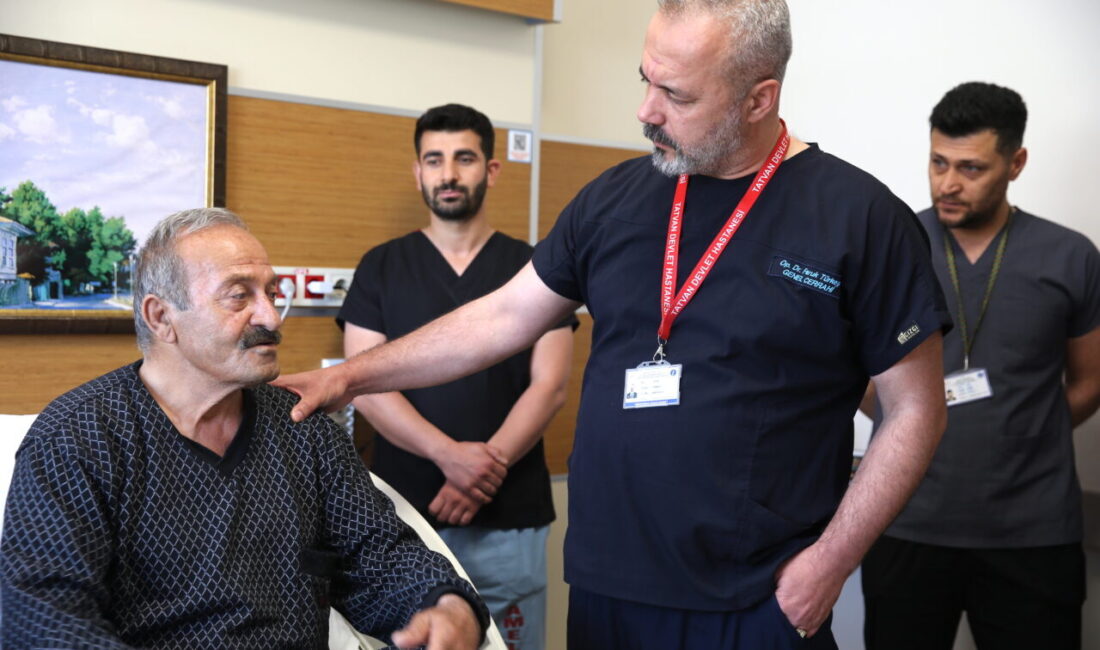 BİTLİS (AA) – Bitlis'in Tatvan ilçesinde karın duvarında fıtık defekti