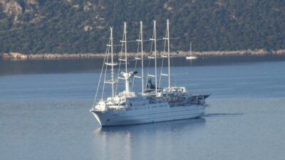 MUĞLA (AA) – Muğla'nın Bodrum ilçesine iki kruvaziyer 2 bin