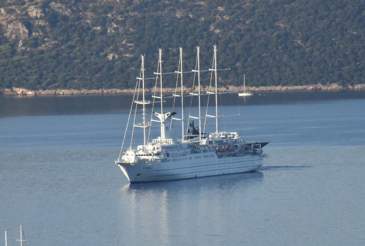MUĞLA (AA) – Muğla'nın Bodrum ilçesine iki kruvaziyer 2 bin