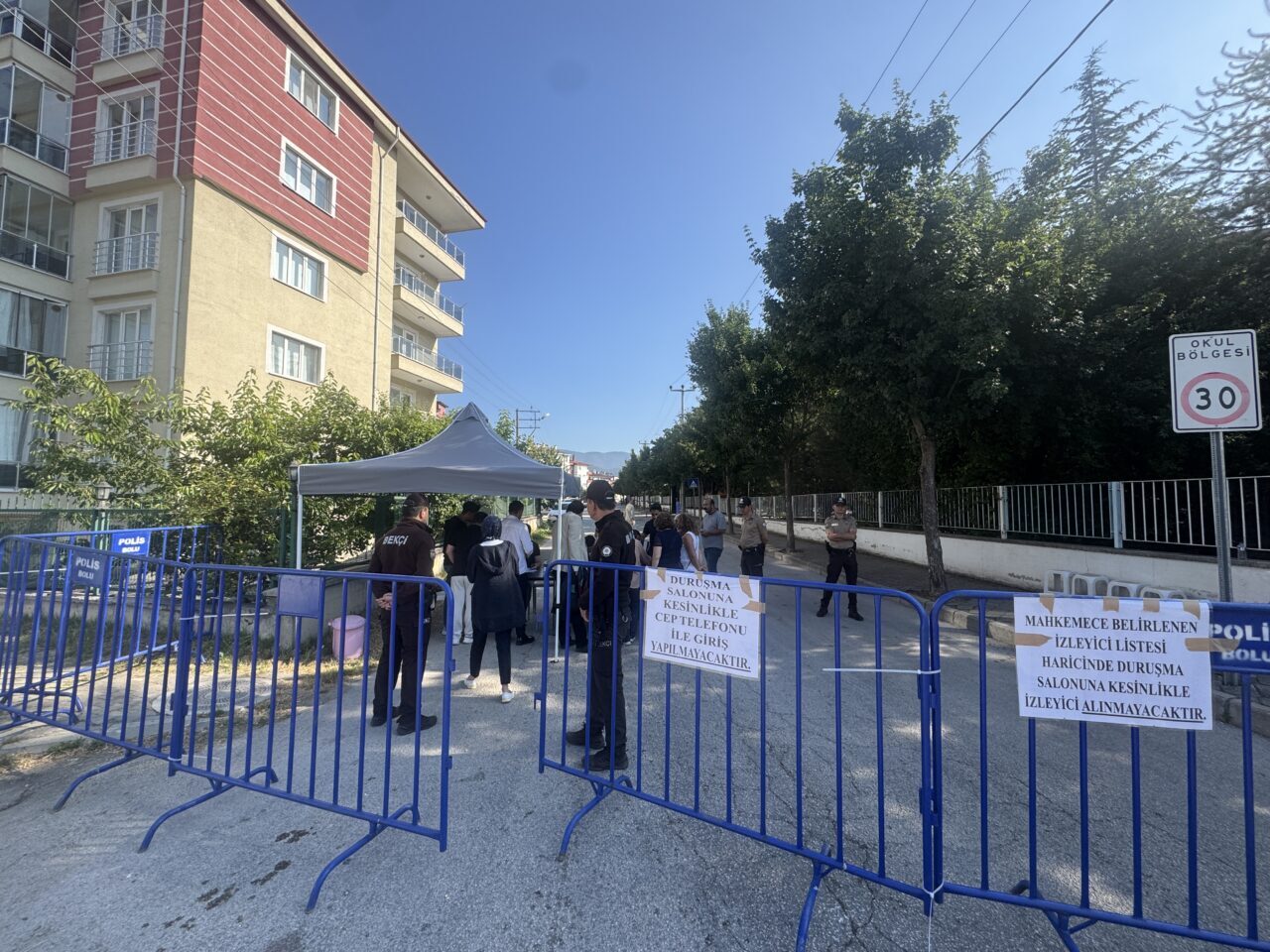 BOLU (AA) – Bolu Belediyesine yönelik "irtikap" soruşturması kapsamında haklarında