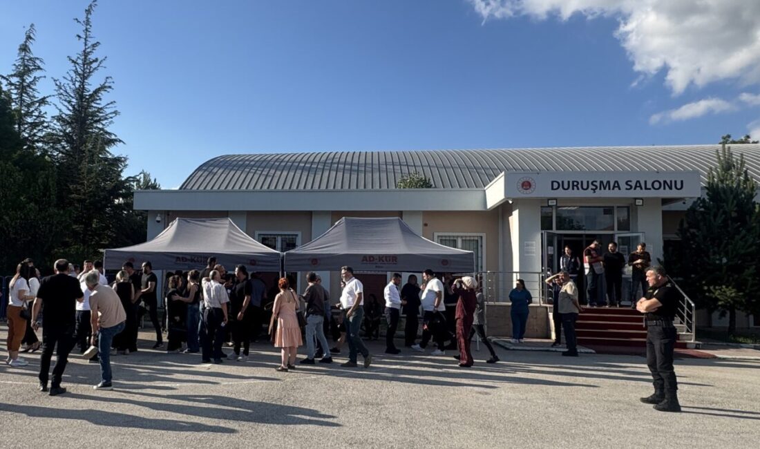 - Belediye başkanlığı görevinden uzaklaştırılan Tanju Özcan'ın da aralarında bulunduğu