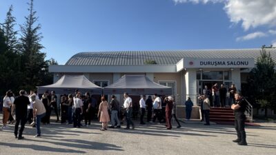 - Belediye başkanlığı görevinden uzaklaştırılan Tanju Özcan'ın da aralarında bulunduğu