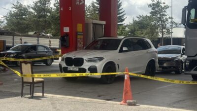 BOLU (AA) – Bolu'da akaryakıt istasyonunda çıkan silahlı kavgada ağabey