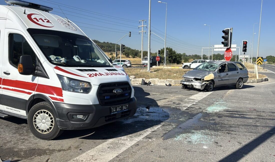 BOLU (AA) – Bolu'da otomobilin refüje çarpıp takla atması sonucu