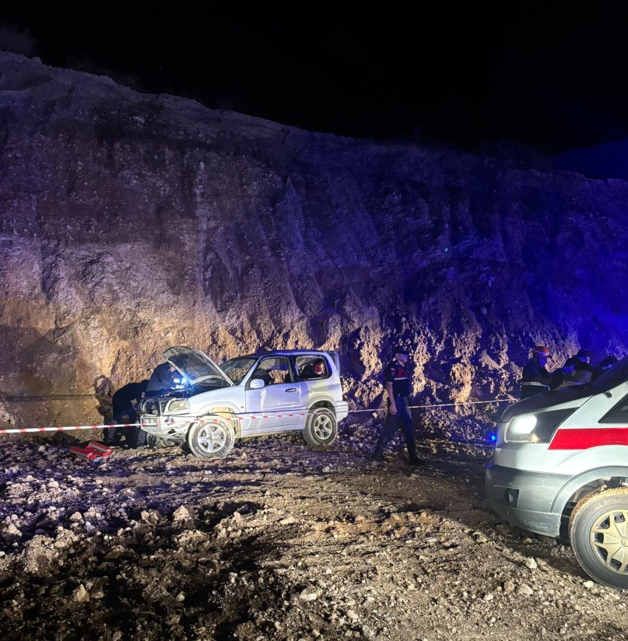 BOLU (AA) – Bolu'da cipin uçuruma yuvarlanması sonucu 2 kişi