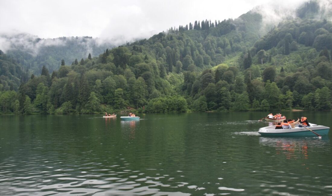 ARTVİN (AA) – Artvin'in en önemli turizm merkezlerinden Borçka Karagöl