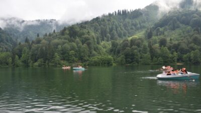 ARTVİN (AA) – Artvin'in en önemli turizm merkezlerinden Borçka Karagöl