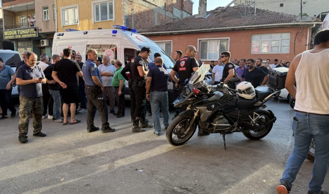 BURSA (AA) – Bursa'nın Osmangazi ilçesinde çıkan bıçaklı kavgada 3