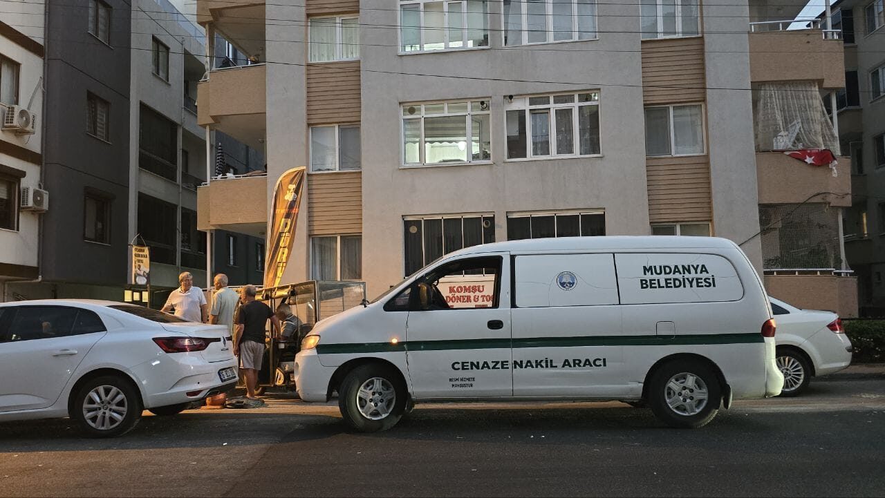 BURSA (AA) – Bursa'nın Mudanya ilçesinde bir kadın, evinde kesici