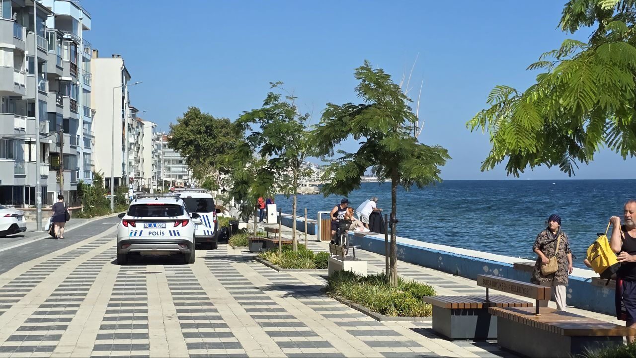 BURSA (AA) – Bursa'nın Mudanya ilçesinde denizde hareketsiz bulunan kişi,