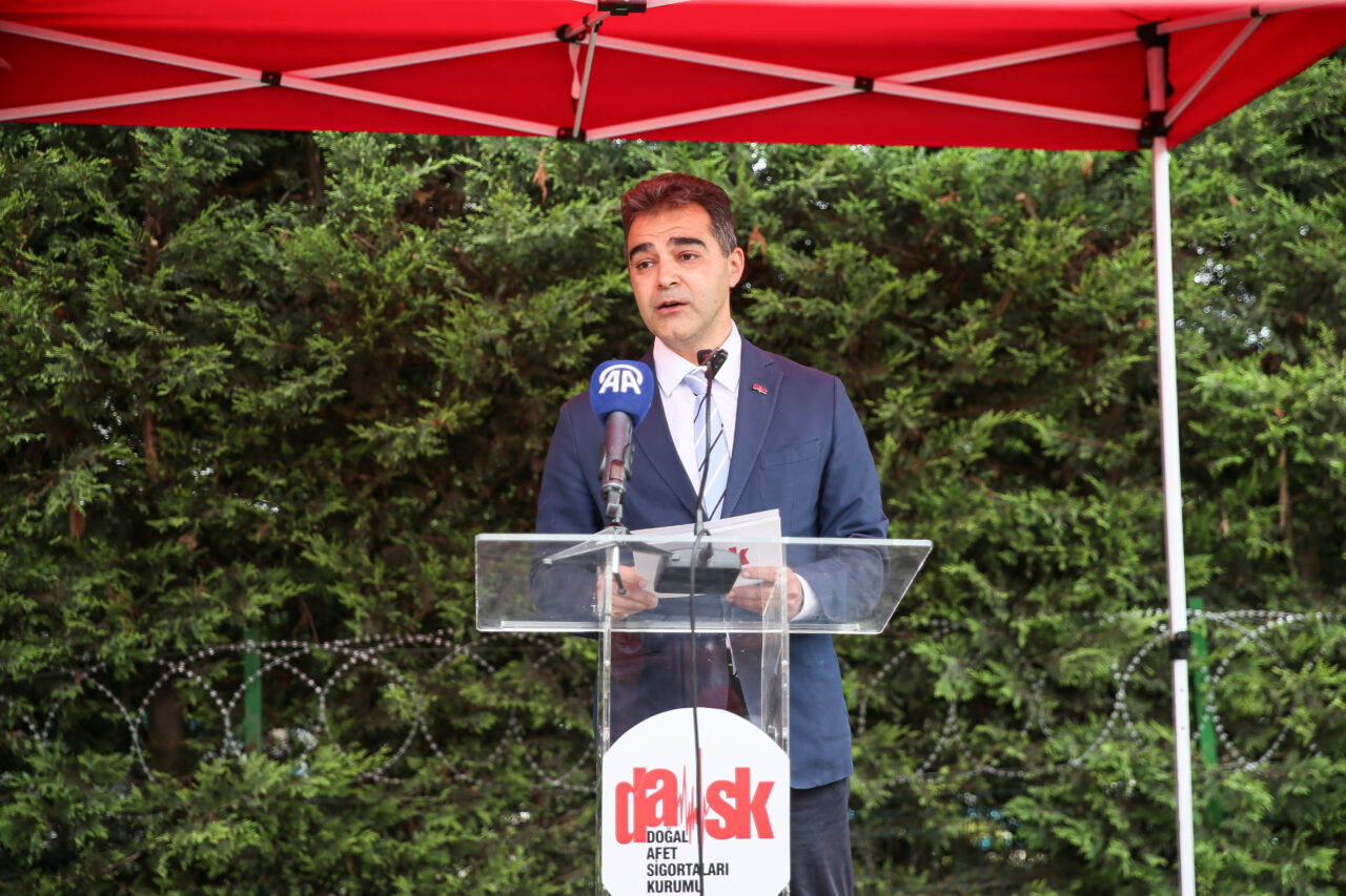 - DASK Yönetim Kurulu Başkanı Hande Akın:
- "DASK oluşturduğu kurumsal