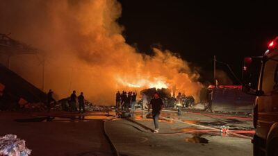 BURSA (AA) – Bursa’nın Yıldırım ilçesindeki geri dönüşüm tesisinde çıkan