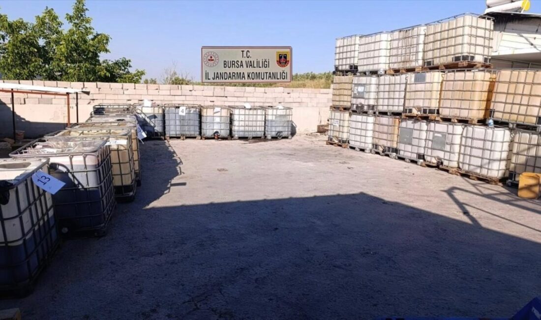 BURSA (AA) – Bursa'nın Gemlik ilçesinde jandarmanın düzenlediği kaçak akaryakıt