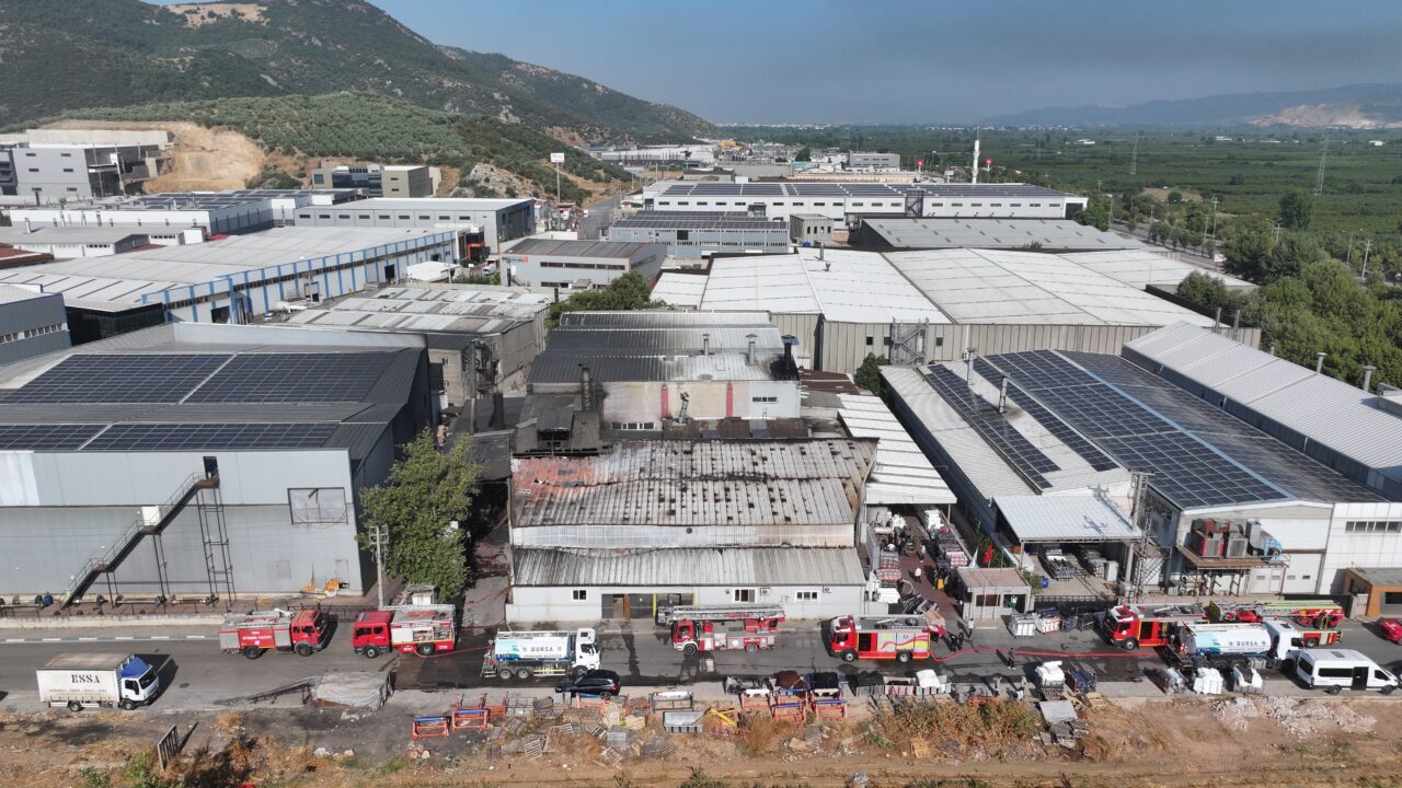 BURSA (AA) – Bursa'nın Kestel ilçesinde kumaş fabrikasında çıkan yangın