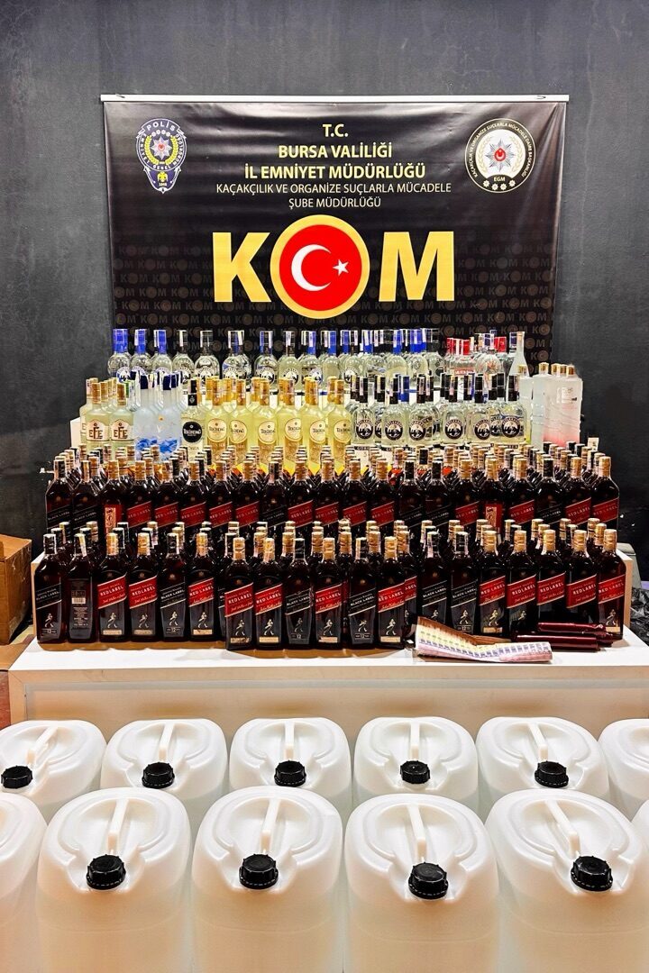 BURSA (AA) – Bursa'da düzenlenen sahte alkol operasyonunda 1 şüpheli