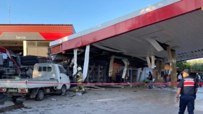 BURSA (AA) – Bursa'nın İznik ilçesinde tırın akaryakıt istasyonundaki marketin