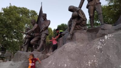 BURSA (AA) – Bursa'nın İnegöl ilçesinde yaklaşık 4 metre yükseklikteki