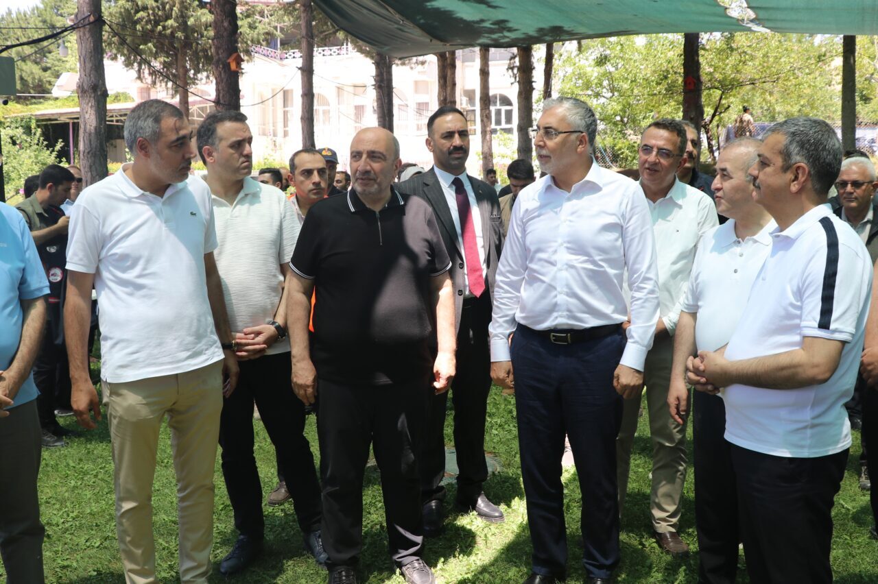 - "Orman yangınlarının en önemli nedenlerinden biri doğaya atılan sigara