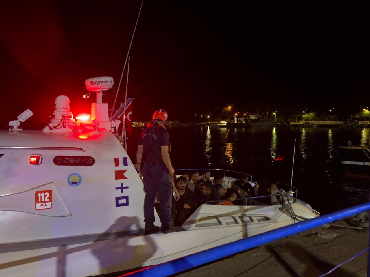 ÇANAKKALE (AA) – Çanakkale'de düzenlenen operasyonda 36 düzensiz göçmen yakalandı,