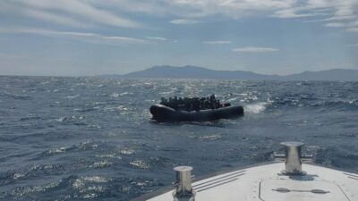 ÇANAKKALE (AA) – Çanakkale'nin Ayvacık ilçesinde 43 düzensiz göçmen yakalandı.