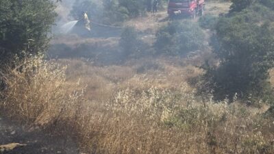 ÇANAKKALE (AA) – Çanakkale'de tarım arazisinde çıkan yangın, havadan ve