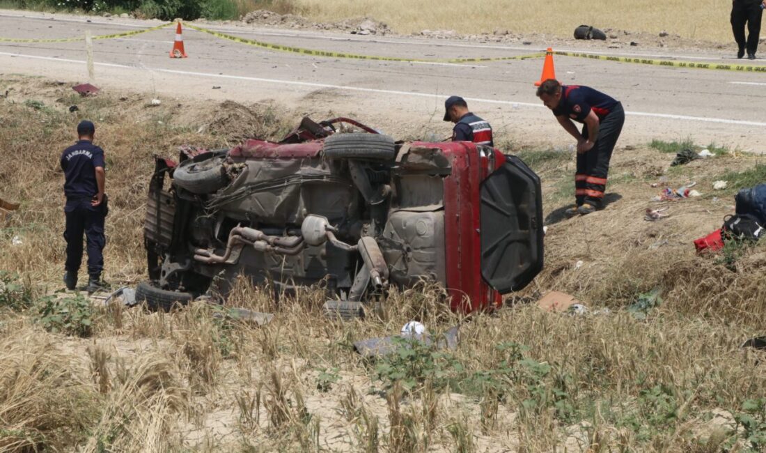 ÇANKIRI (AA) – Çankırı'da hafif ticari araç ile otomobilin çarpışması