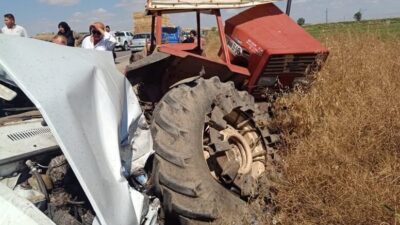ÇANKIRI (AA) – Çankırı'da yol kenarında park halindeki traktöre çarpan