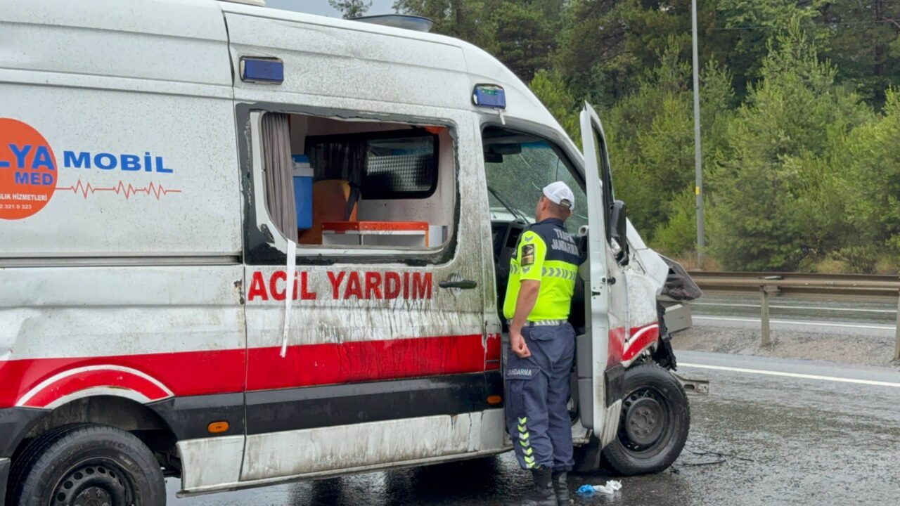 İSTANBUL (AA) – İstanbul Çekmeköy'de bariyere çarparak devrilen özel ambulansın