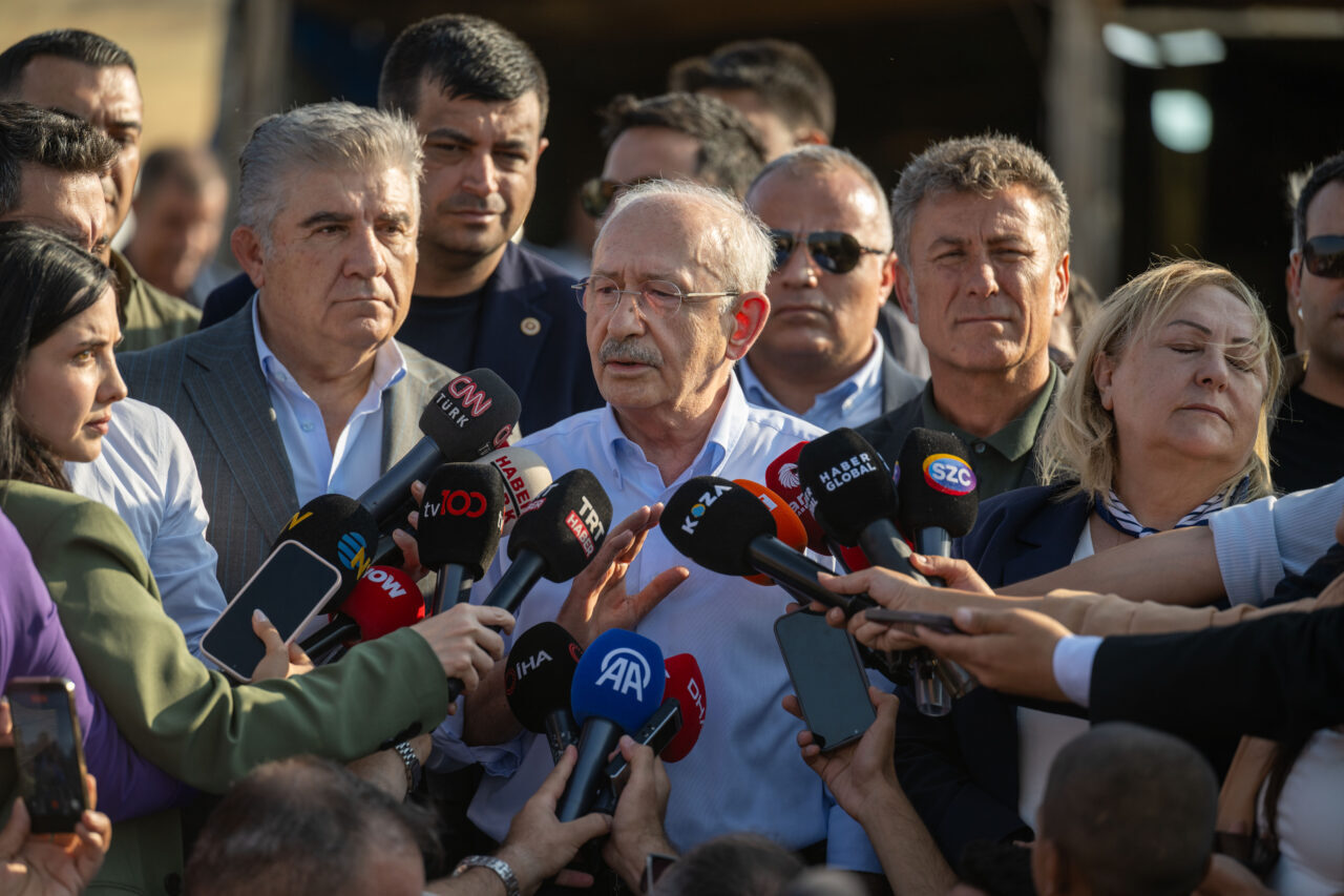 - "CHP'nin içindeki tartışmalar beni hiç ilgilendirmiyor. Beni ilgilendiren şu,