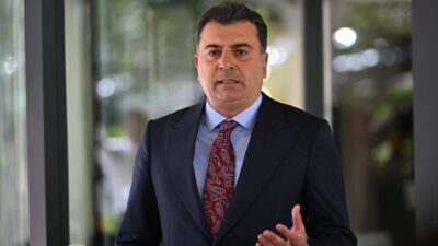 - CHP İstanbul Milletvekili Zeynel Emre:
- "(Yeni parti kurulması) Hazırlıklarımız